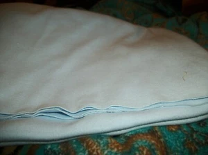 Hellblaues T-Shirt Baumwollstoff. 1 Yard, ungeschnitten, 64" breit - Bild 1 von 2