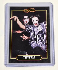 TWIZTID VIP COLLECTORS OLD SCHOOL ODDITY CARD manica e caricata dall'alto MNE - Foto 1 di 2