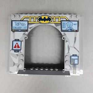 LEGO Batman Batcave Entrance 15626 - Picture 1 of 2