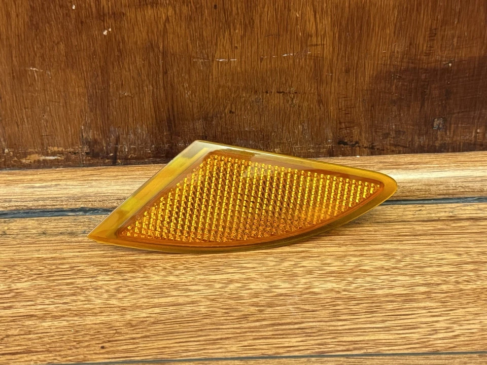 OEM 2006-2010 Mercedes-Benz W251 R350 R500 Left Bumper Reflector Light Marker - Image 1 of 2