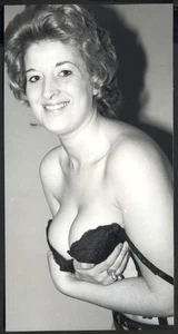 ORIGINAL Vintage Pin-Up Photo. 19 x 10 cm. Free UK p&p - Picture 1 of 1