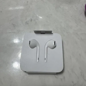 APPLE EarPods Lightning Wired Earphones Headphones iPhone 7 8 X Xr 11 14 OEM NEW - Zdjęcie 1 z 2
