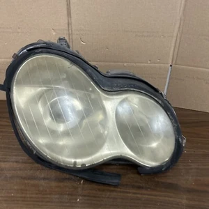 01-04 Mercedes C-Class Passenger Right Side Headlight OEM - Picture 1 of 18
