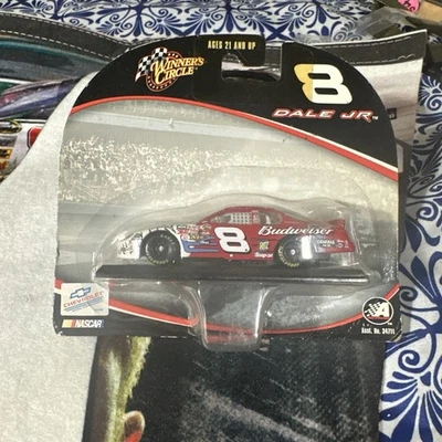 NASCAR WINNERS CIRCLE #8 2005 Dale Earnhardt Jr Budweiser Chevy Monte Carlo 1/64 Foto 1 de 4