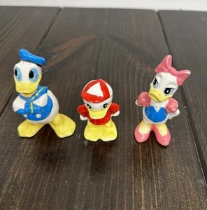 Posten 3 Vintage Disney Japan Donald Daisy Dewey Ente Porzellanfiguren * Gänseblümchen defekt - Bild 1 von 9