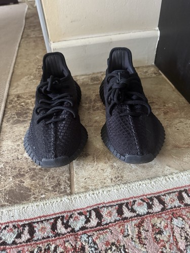 Yeezy Boost 350 V2 Jn99 Onyx 4 (36.7) Indossato una volta Piccolo foro sul lato