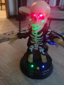 Vintage Gemmy tanzendes Halloween Skelett rot beleuchtete Augen singt lebendig in der Vida Loca  - Bild 1 von 14