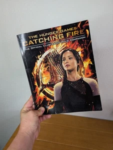 Hunger Games Catching Fire Official Illustrated Movie Companion P/B Kate Egan - Picture 1 of 4
