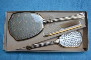 VINTAGE FIFTH AVENUE Original Large Hand Mirror-Brush-Comb Rare. Embrodered Top. - Foto 1 di 1