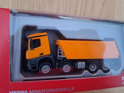 1:87 HERPA MERCEDES-BENZ MB ACTROS 8X4 TIPPER Truck DUMPER  - Image 1 of 4