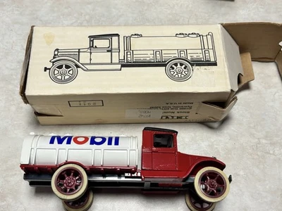 ERTL 1931 Hawkeye TANKER BANK MOBIL Red and White T-58 No Key - Image 1 of 4