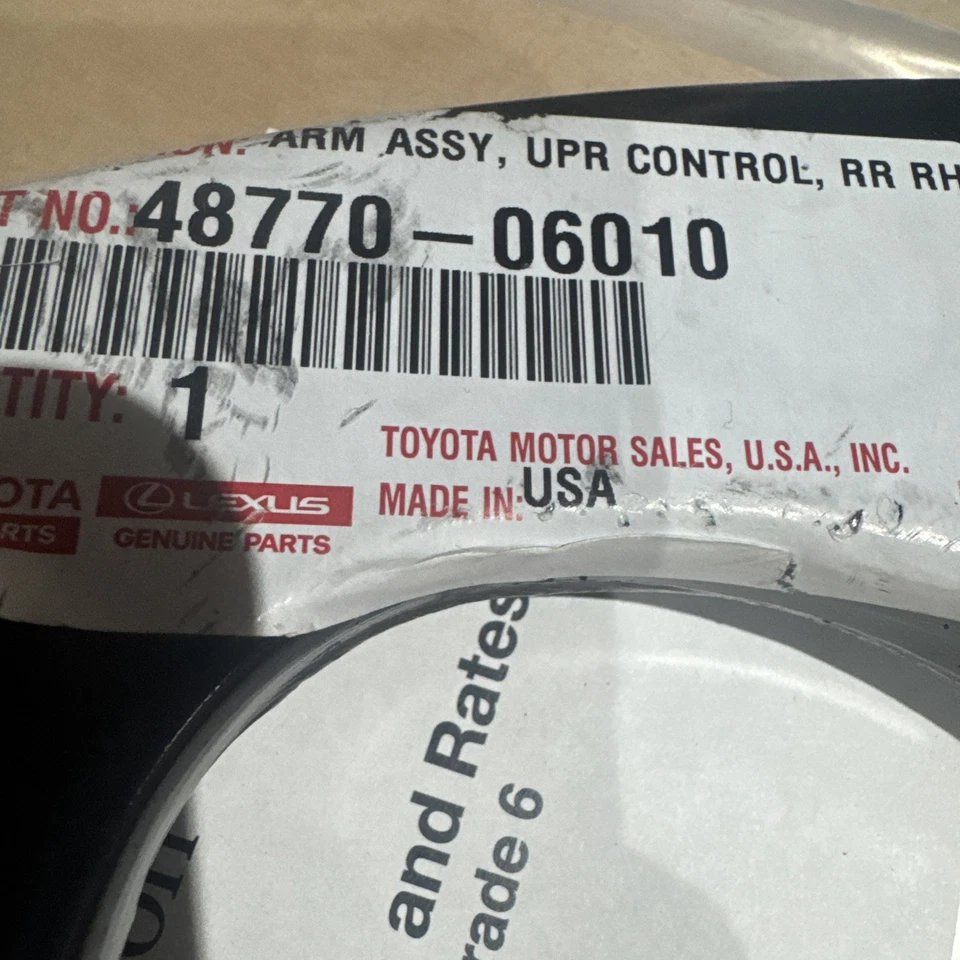 Brazo de control superior trasero derecho Lexus 2019-2025 48770-06010 genuino  Foto 1 de 2