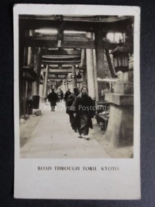 No.33L JAPAN INARA KYOTO RP Peeps Into Many Lands 2nd Series - Cavanders 1928 - Picture 1 of 2