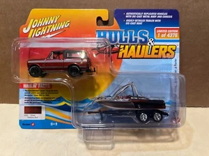 1/64 JOHNNY LIGHTNING HULL & HAULERS 1979 INTERNATIONAL SCOUT II & BOAT RED - Bild 1 von 2