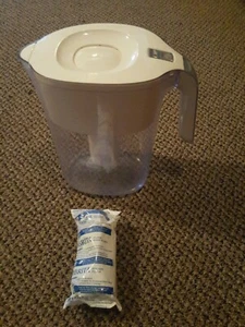 Brita Water Pitcher W/ New Filtwr - Picture 1 of 3