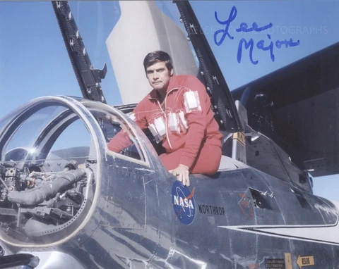 LEE MAJORS as Steve Austin - Six Million Dollar Man GENUINE SIGNED AUTOGRAPH Cover