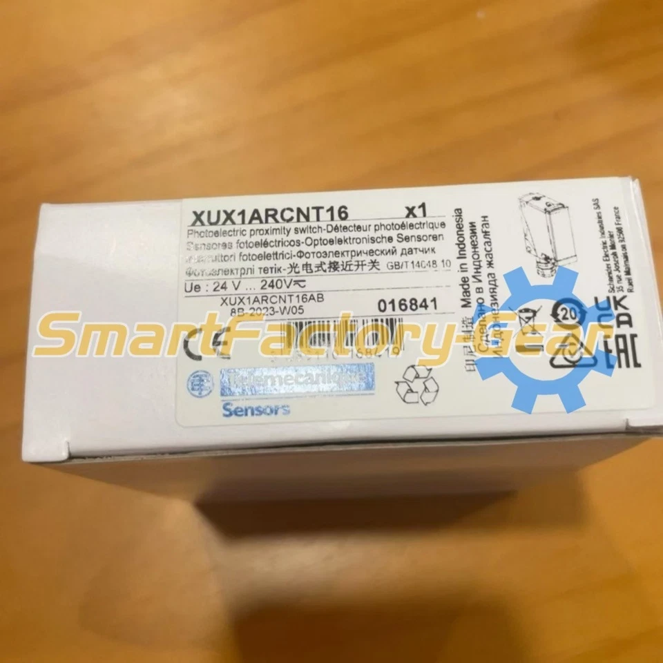 New Telemecanique Schneider XUX1ARCNT16  Photoelectric Sensor#1pcs In Box - Image 1 of 4
