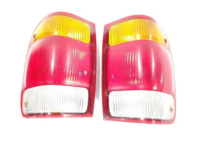 Casa rodante Volkswagen Eurovan Rialta 1999 par de luces traseras OEM con rasguños Foto 1 de 4