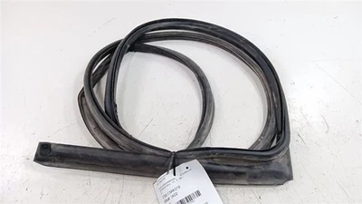 Резиновое уплотнение для левой задней двери Buick Encore 2016 2017 2018 2019 - Изображение 1 из 4