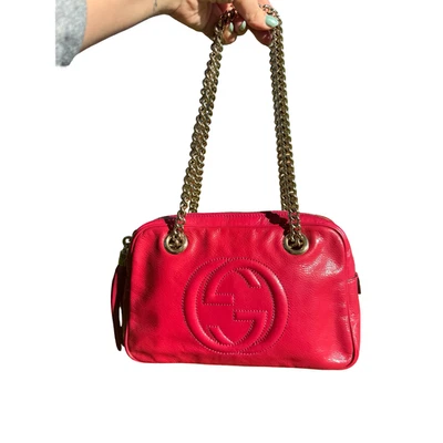 Correa de cadena Gucci rosa frambuesa Soho charol Foto 1 de 4