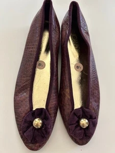 Joan & David Shoes NWOB Flats 8.5B Wine Leather Croc Look Suede Flower Gold Ball - Picture 1 of 18