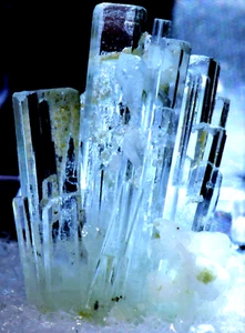 15 CARAT LIGHT BLUE GEM AQUAMARINE CLUSTER 2 X 1 X 2 CM HIGH, AFGHANISTAN - Imagen 1 de 3