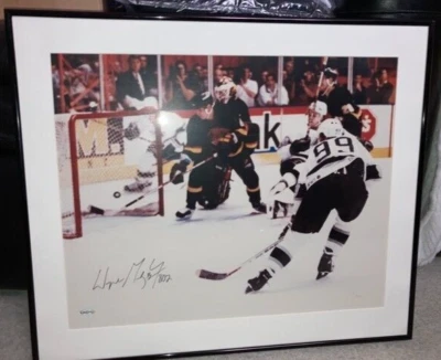 UDA WAYNE GRETZKY SIGNED 802 SCORING RECORD INSCRIBED 20X24 DISPLAY UPPER DECK - Image 1 of 4
