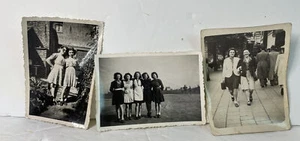 Lotto Vintage Foto Istantanee Bella Giovane Donna Tenendosi per Mano Lesbica Gay Int - Foto 1 di 5