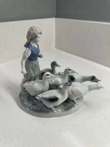 Vintage “Girl with Geese" Gerold Porzellan Bavaria - Picture 1 of 9