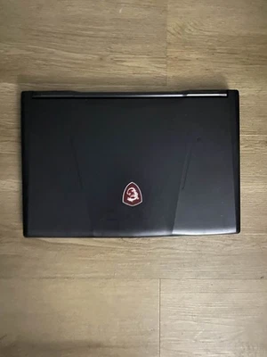 Portátil MSI 15,6 pulgadas (1 TB, Intel Core i7 8ª generación, 2,20 GHz, 8 GB) - negro -... Foto 1 de 4