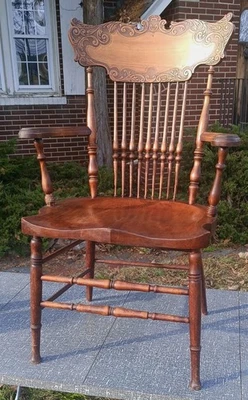 Antigua silla con respaldo de prensa de husillo de roble Amish de 1800 brazos de madera doblados Foto 1 de 4