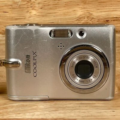 Nikon COOLPIX L10 Silver 5MP 2.5" LCD 3x Optical Zoom Digital Camera - For Parts - Image 1 of 4
