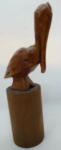 Pedestal de madera de pelícano tallado a mano de 4,75"   - Imagen 1 de 3