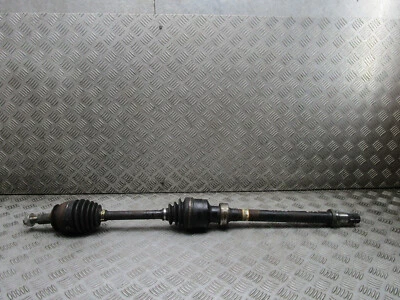 Mazda 3 SE 2015 navegación D 2,2 diésel lado del conductor eje de transmisión delantero Foto 1 de 4