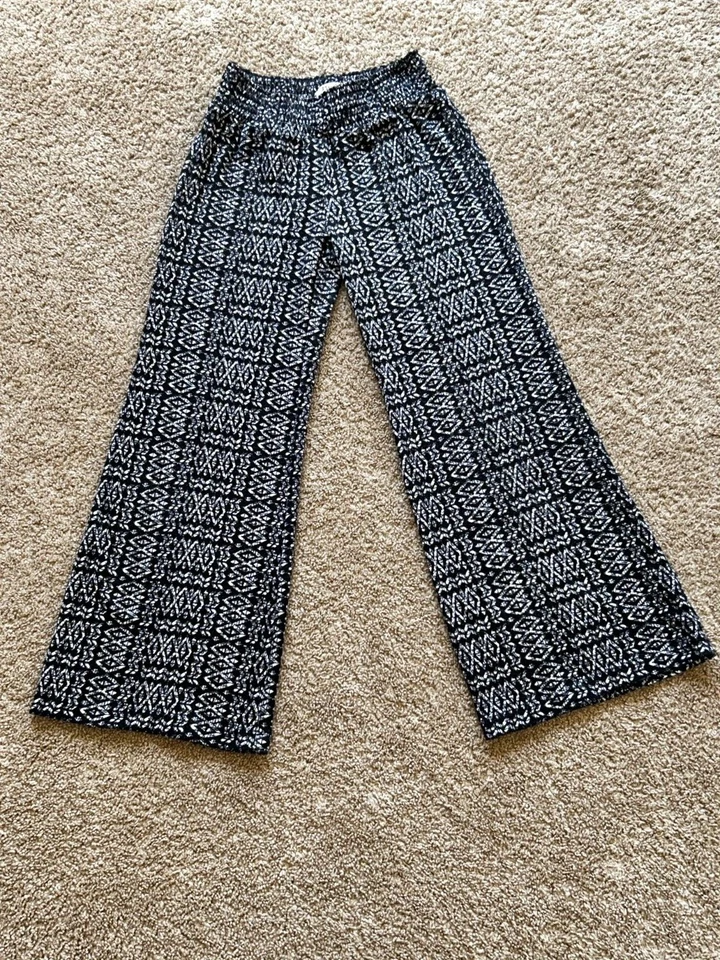 Pantalones de pierna ancha con cintura elástica talla 10 usados en excelente estado para niñas Foto 1 de 3