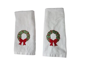 Set Of 2 White Cotton Hand Towels With Embroidered Green & Red Christmas Wreath - Picture 1 of 8