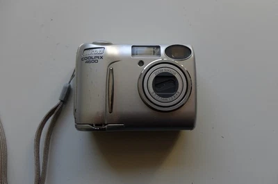 Nikon Coolpix 4600 4.0MP Digital Compact Camera 3x Zoom Silver - Working *FLAW - Image 1 of 4