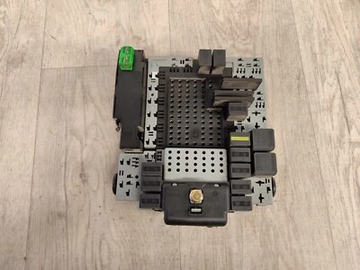 Scatola fusibili anteriore CEM VOLVO V70 II S60 I XC90 30657629 30682664 8688513 - Immagine 1 di 4