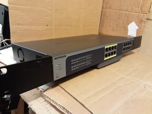 Przełącznik Netgear ProSafe JGS516PE Netgear Plus z PoE V 1.0 z uchwytami - Zdjęcie 1 z 9