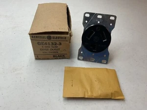 General Electric GE 4132-3 Single Flush Receptacle 30 A 125/250 V 3 Pole 3 Wire - Picture 1 of 4