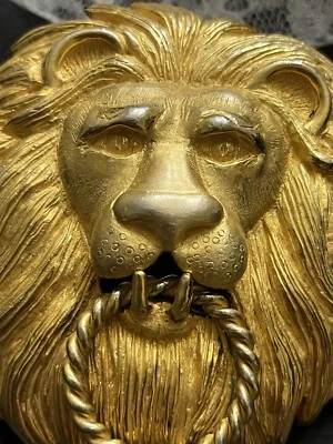 Llamador de puerta grande vintage con paqueta cabeza de león tono dorado hebilla de cinturón declaración Foto 1 de 4