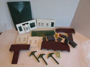 Bachmann Plasticville Suburban Train Station Green Roof 0-027 M34 - Picture 1 of 3
