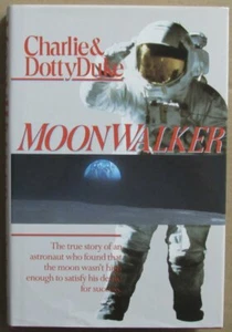 Astronaut Charlie Duke Autogramm Buch 10th Man "Moonwalker" Apollo 16 NASA JSA - Bild 1 von 3