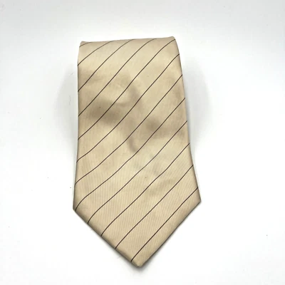 Corbata de seda Kenneth Cole amarillo negro diseño a rayas, aspecto clásico  Foto 1 de 2