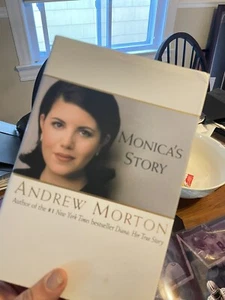 MONICAS GESCHICHTENBUCH SIGNIERT VON MONICA LEWINSKY - Bild 1 von 2