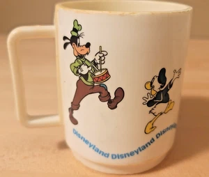 Vintage 1975 DISNEYLAND Deka Plastikbecher Mickey Mouse PARADE Goofy Minnie Donald - Bild 1 von 6
