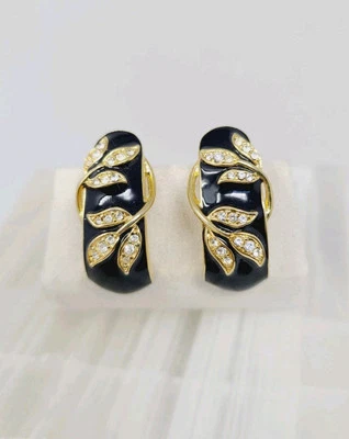 Pendientes perforados firmados Joan Rivers tono dorado/color acento negro/cristal. Foto 1 de 4