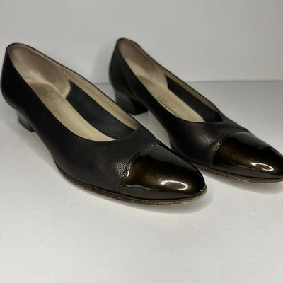 Zapatos de salón Salvatore Ferragamo para mujer de cuero con punta marrón talla 10 2A Foto 1 de 4
