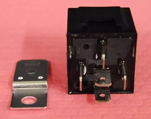 12V 5 Terminal Sealed Waterproof Universal Replacement Relay 1626239 - Picture 1 of 5