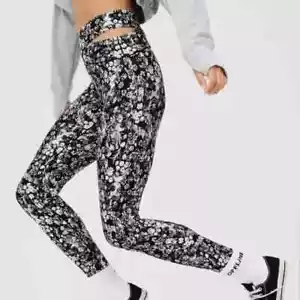 Offline • Aerie Real Me Cut Out Crossover Leggings NWT Medium M Floral - Picture 1 of 14